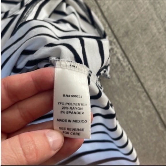 La Hearts Blue and White Striped Tank Top Size Medium. - Picture 5 of 7